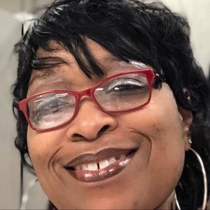 Meet your Posher, Saundra